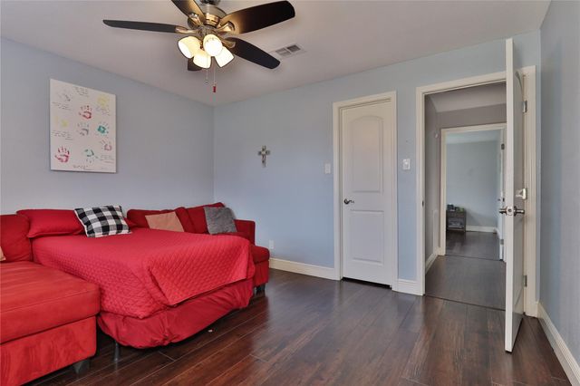 211 Bayou Road, Lake Jackson, TX 77566