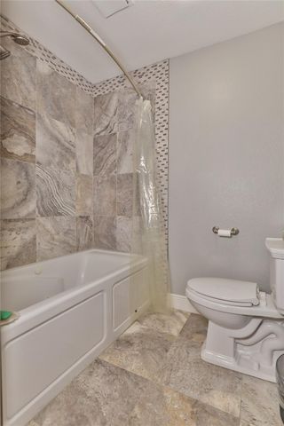 211 Bayou Road, Lake Jackson, TX 77566