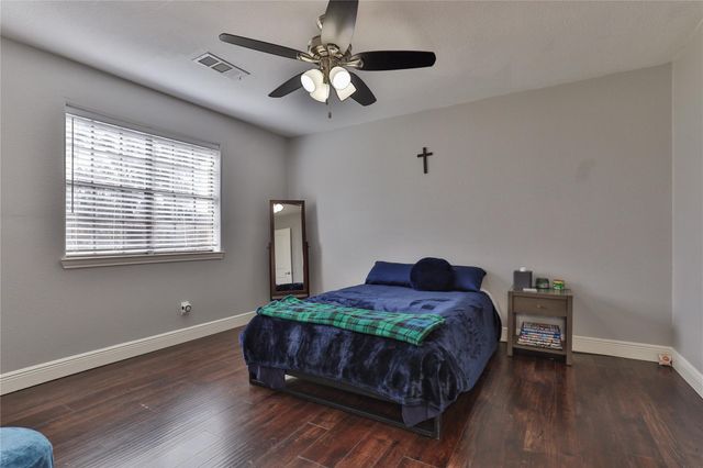 211 Bayou Road, Lake Jackson, TX 77566