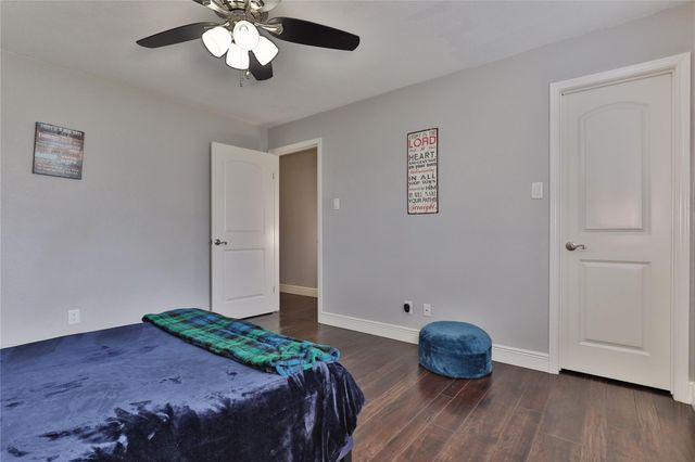 211 Bayou Road, Lake Jackson, TX 77566