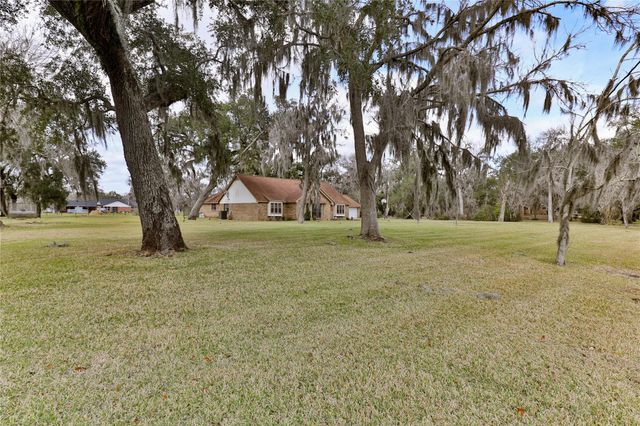 211 Bayou Road, Lake Jackson, TX 77566