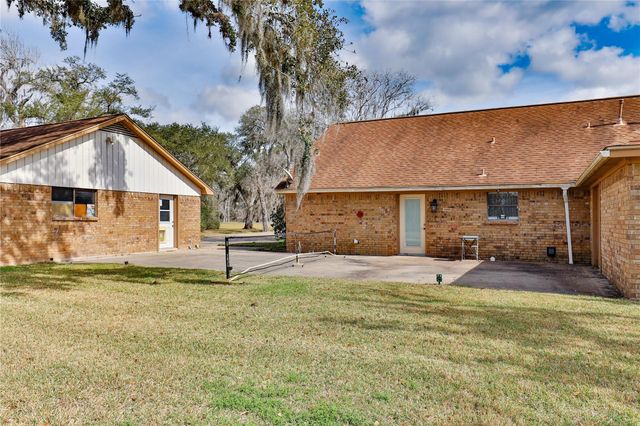 211 Bayou Road, Lake Jackson, TX 77566