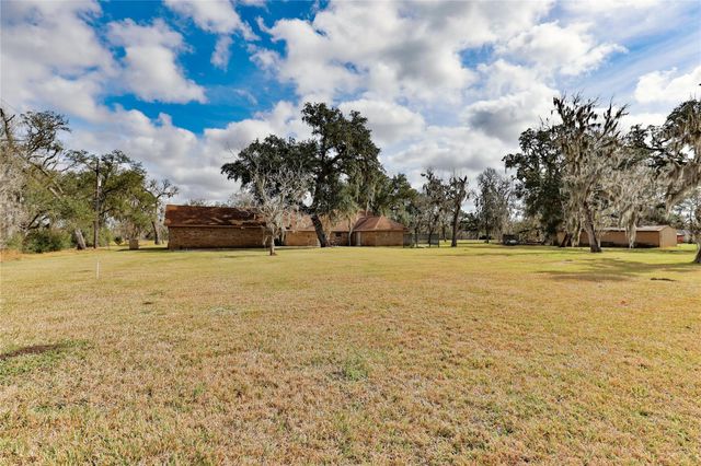 211 Bayou Road, Lake Jackson, TX 77566