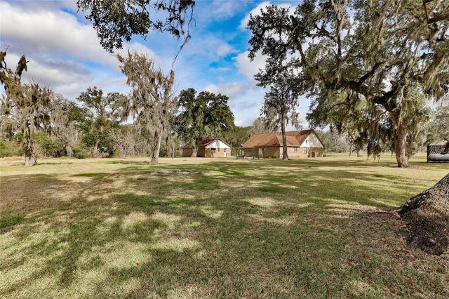 211 Bayou Road, Lake Jackson, TX 77566