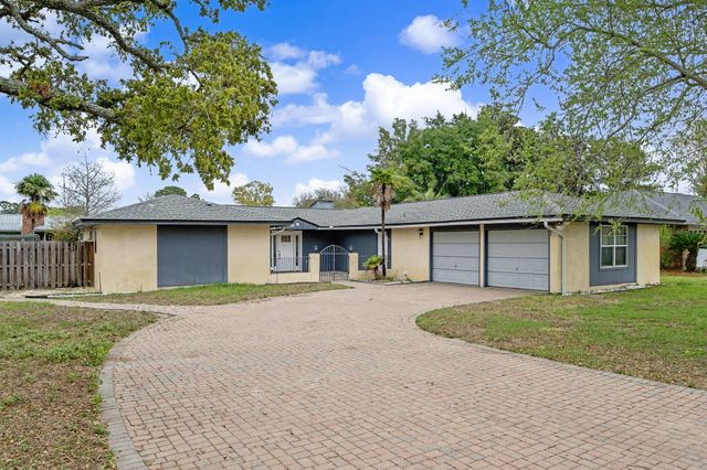 6 Pinehurst Drive, Shalimar, FL 32579