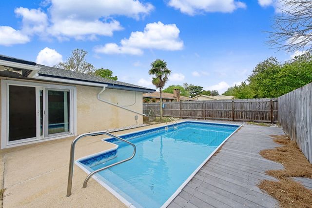 6 Pinehurst Drive, Shalimar, FL 32579