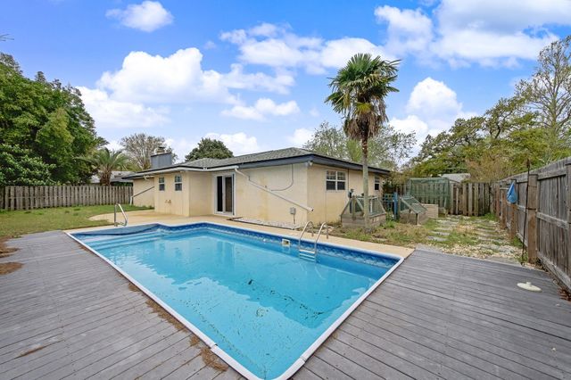 6 Pinehurst Drive, Shalimar, FL 32579