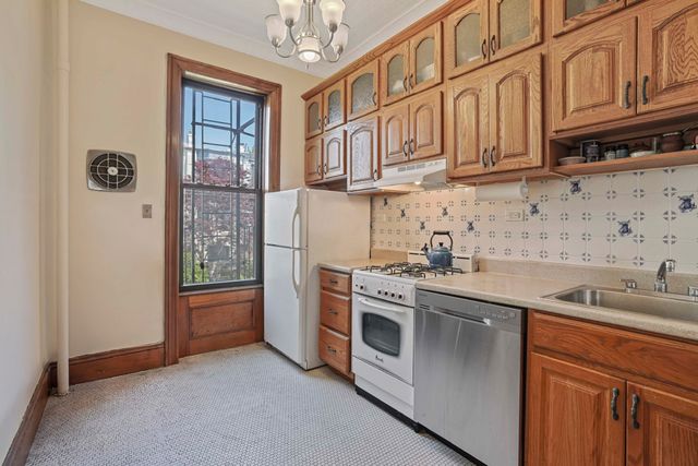 543 9th Street, New York City, NY 11215