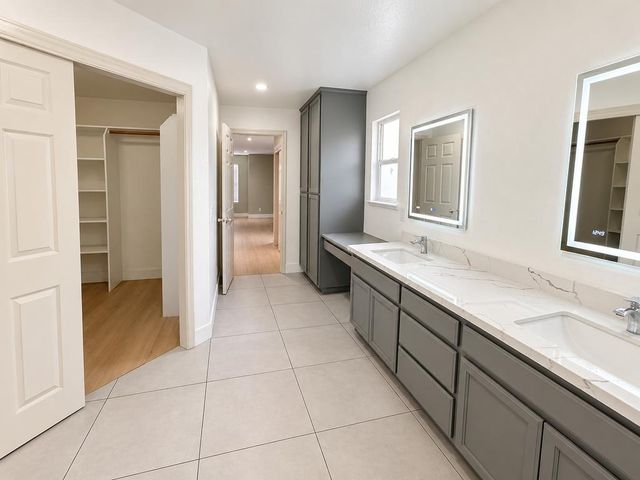 619 Pecan Dr, Ripon, CA 95366