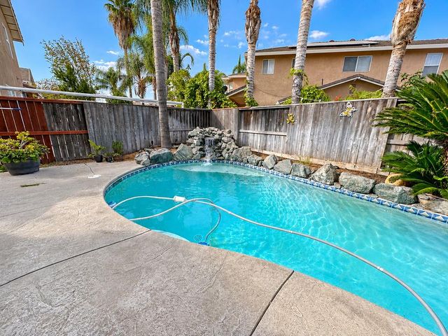 619 Pecan Dr, Ripon, CA 95366