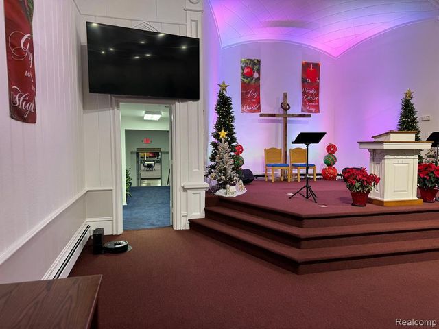 45504 Cass Avenue, Utica, MI 48317