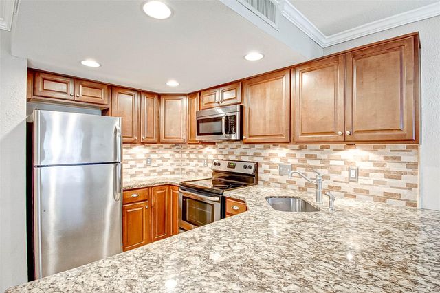 5151 Richmond Avenue 115, Houston, TX 77056