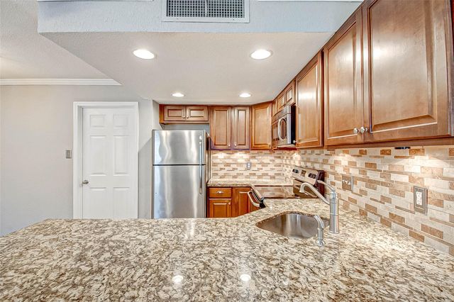 5151 Richmond Avenue 115, Houston, TX 77056