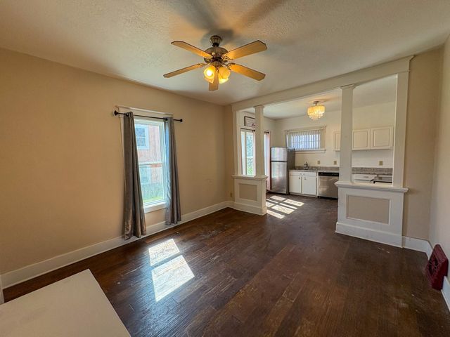 920 Valley St, Minot, ND 58701