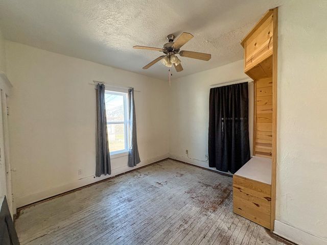 920 Valley St, Minot, ND 58701