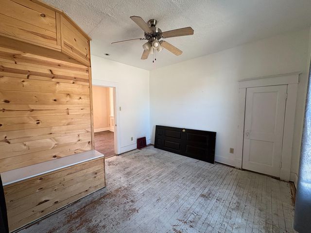 920 Valley St, Minot, ND 58701
