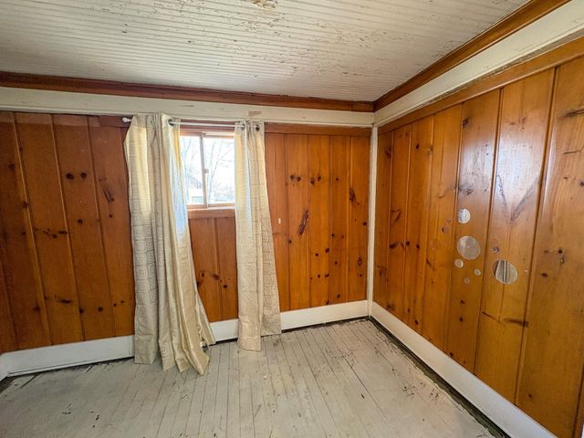 920 Valley St, Minot, ND 58701