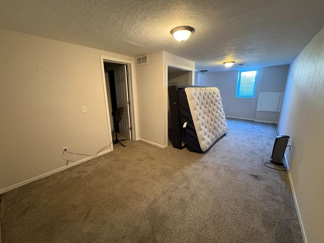 920 Valley St, Minot, ND 58701
