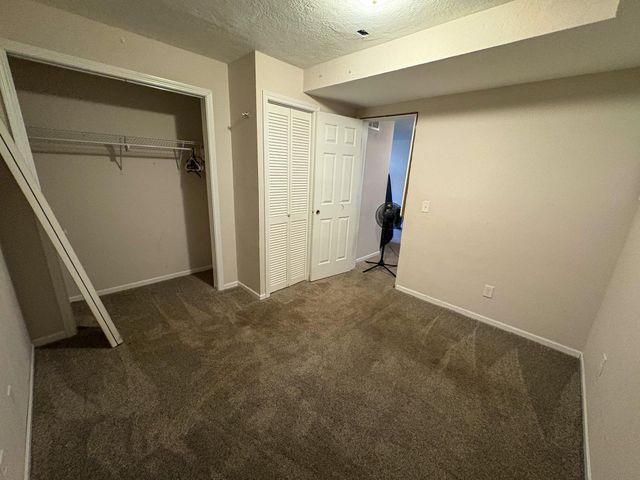 920 Valley St, Minot, ND 58701