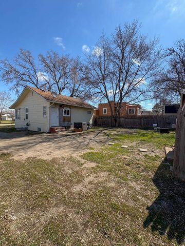 920 Valley St, Minot, ND 58701