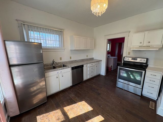 920 Valley St, Minot, ND 58701