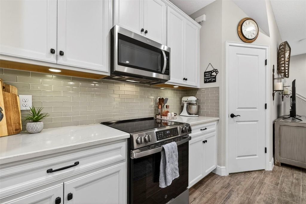 Image 11 of property listing at 6227 SCARLET DARTER WAY, Tampa, FL 33625