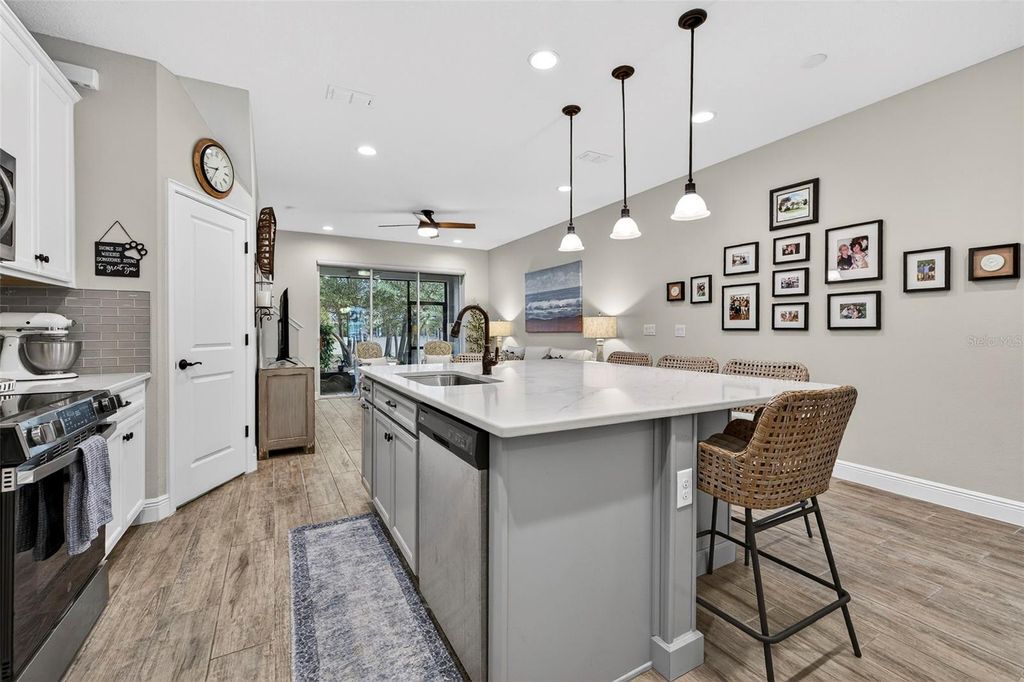 Image 8 of property listing at 6227 SCARLET DARTER WAY, Tampa, FL 33625