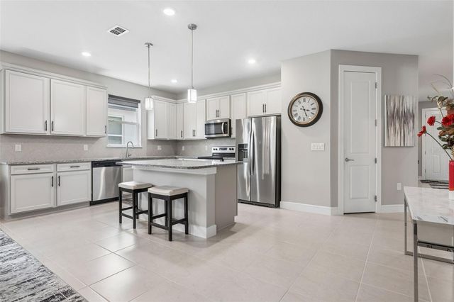 6382 BRADFORD WOODS DRIVE, Zephyrhills, FL 33542