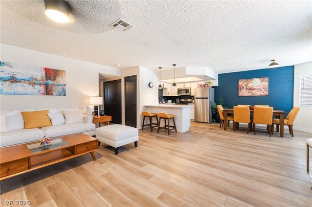 901 Sulphur Springs Lane 202, Las Vegas, NV 89128