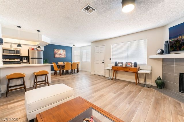 901 Sulphur Springs Lane 202, Las Vegas, NV 89128