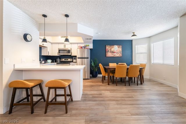 901 Sulphur Springs Lane 202, Las Vegas, NV 89128