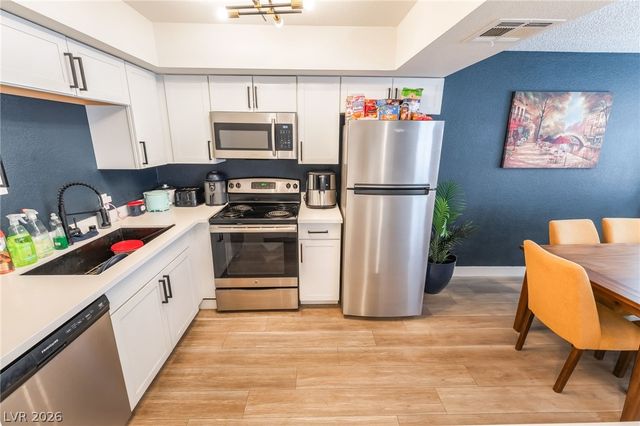 901 Sulphur Springs Lane 202, Las Vegas, NV 89128