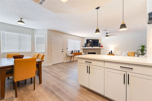 901 Sulphur Springs Lane 202, Las Vegas, NV 89128