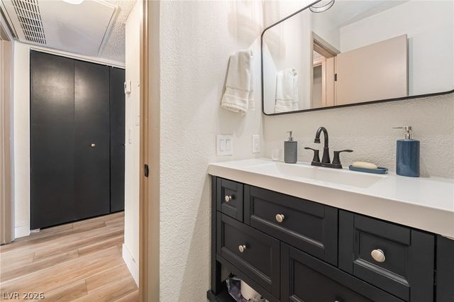 901 Sulphur Springs Lane 202, Las Vegas, NV 89128