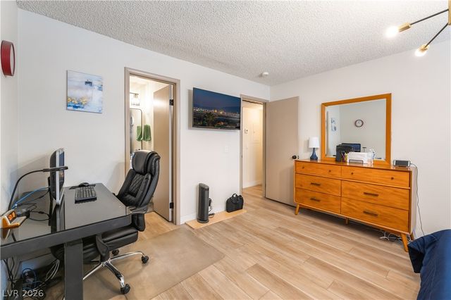 901 Sulphur Springs Lane 202, Las Vegas, NV 89128