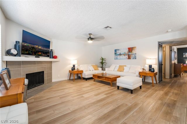 901 Sulphur Springs Lane 202, Las Vegas, NV 89128