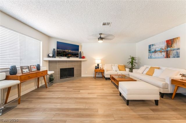 901 Sulphur Springs Lane 202, Las Vegas, NV 89128