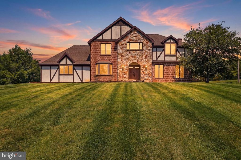 210 S FRANKLIN ST, Dallastown, PA 17313