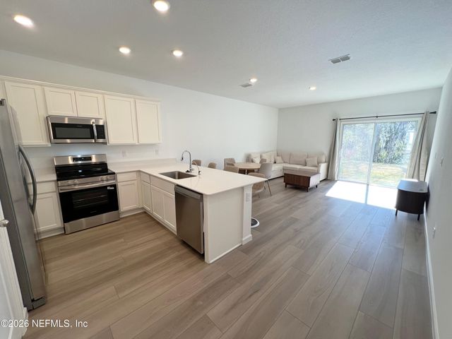 585 HOLLY LAKES Drive, Orange Park, FL 32073