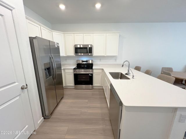 585 HOLLY LAKES Drive, Orange Park, FL 32073