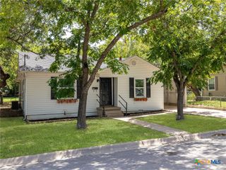 207 W 14th Avenue, Belton, TX 76513