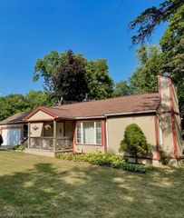 2903 N Lake Angelus Road, Waterford, MI 48329