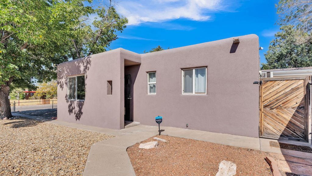 2504 Valencia Drive NE, Albuquerque, NM 87110