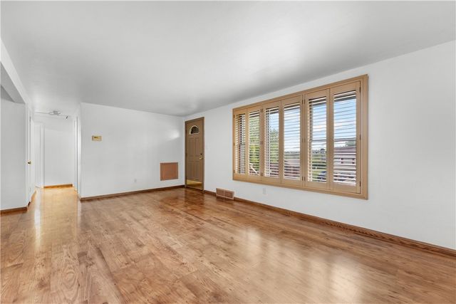 458 Blossom Dr, Baldwin Boro, PA 15236