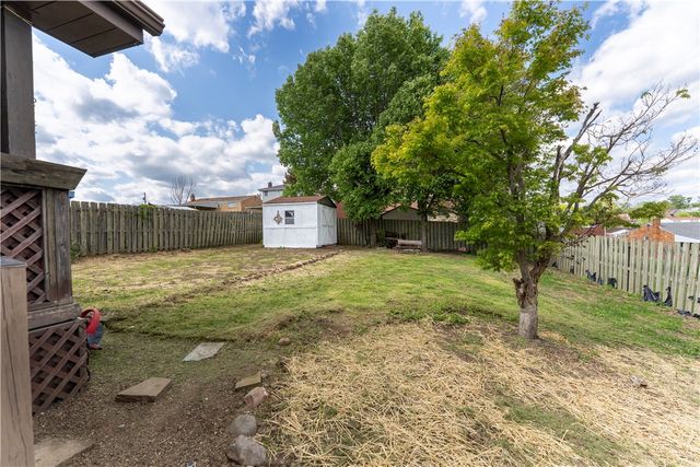 458 Blossom Dr, Baldwin Boro, PA 15236
