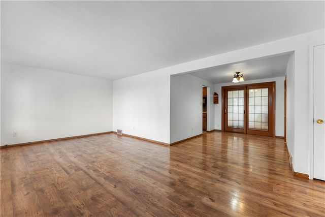 458 Blossom Dr, Baldwin Boro, PA 15236