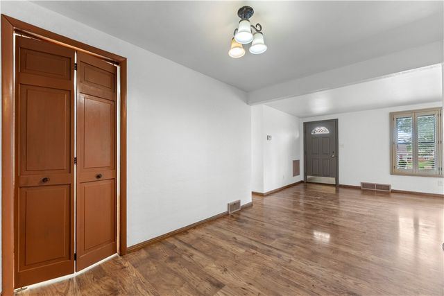 458 Blossom Dr, Baldwin Boro, PA 15236