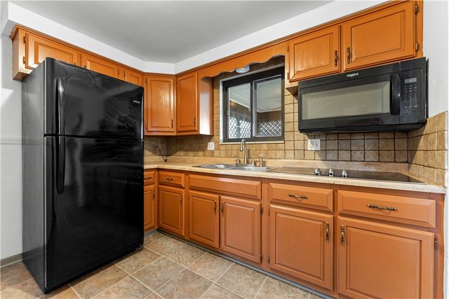 458 Blossom Dr, Baldwin Boro, PA 15236