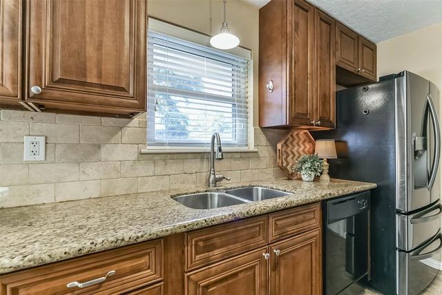 1518 Neptune Lane, Houston, TX 77062