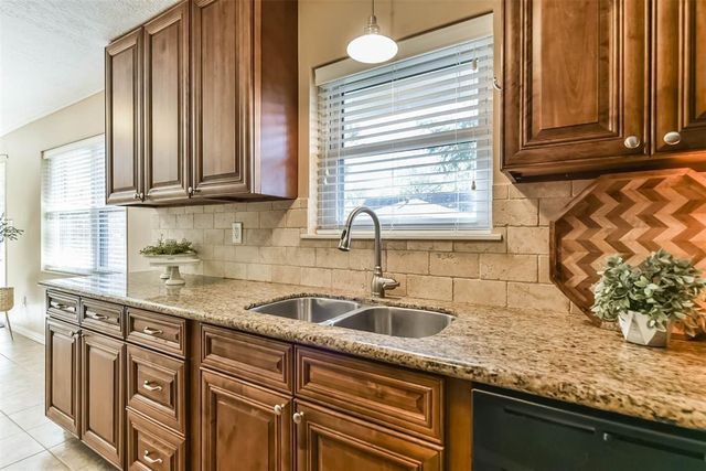 1518 Neptune Lane, Houston, TX 77062